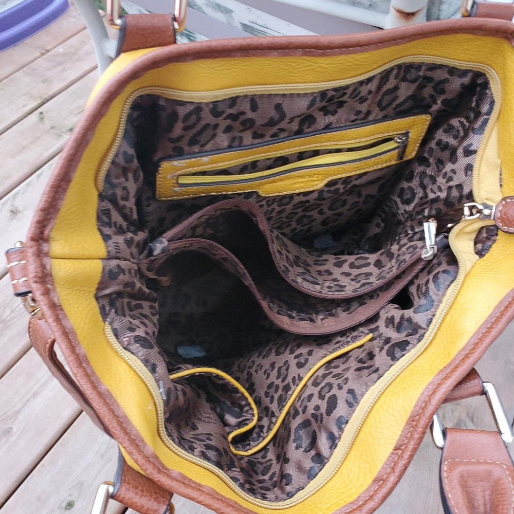 Handbag - Picture 2 of 5